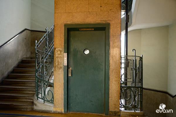 THE CENTURY-OLD ELEVATOR IN THE CATINAT BUILDING